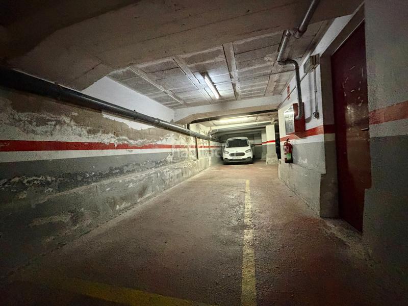 Foto efeedc71-69df-45fd-a868-42a96d36e8fb. Aparcament cotxe a avinguda de la constitució 88 a Castelldefels