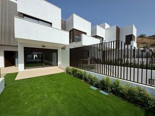 Casa adossada a Lo Cea. Chalé con vistas al mar y terrazas 92 m2 al este y jardín privad