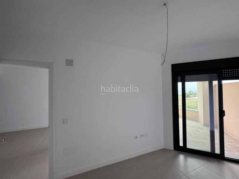 Foto 10f09f78-2a8f-4873-85c3-4a1d6400a41b. Àtic amb aparcament piscina a Almayate Bajo