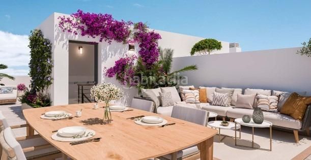 Foto e68e1448-cfcf-4353-bb28-778f29ce15d5. Casa adossada amb calefacció aparcament piscina a Málaga