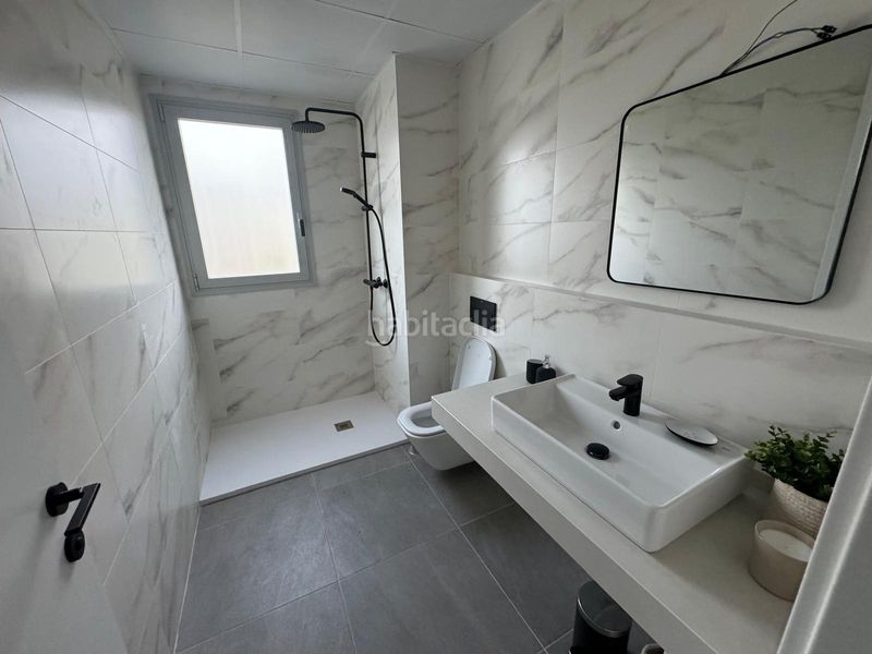 Foto 47a3c73d-f2d4-440e-bbad-fe31fe0d89f7. Planta baixa amb calefacció aparcament piscina a Málaga