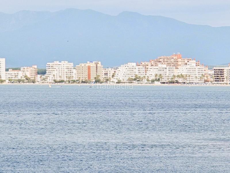 Foto 4220c34a-d666-472f-b7dc-d60100f9cd42. Apartamento en avinguda de la gola de l'estany 14 primera línea de playa con vistas al mar en Roses