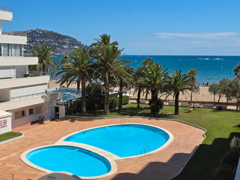 Foto e57ea5c6-a70d-478e-b0c8-024ed9ef63a3. Apartamento en avinguda de la gola de l'estany 14 primera línea de playa con vistas al mar en Roses