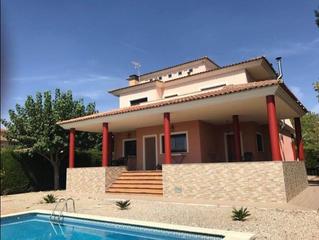 Xalet a Baeza. Se vende chalet en la yedra - las viñas