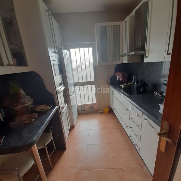 Foto b4649edb-ea39-41bb-9403-61dd6a5eacbd. Flat with heating parking in Úbeda
