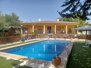 Chalet en Úbeda. Se vende chalet en la zona de teatinos
