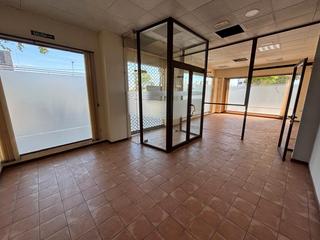 Location Local commercial à Úbeda. Se alquila local comercial en la zona del parque norte