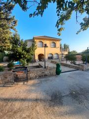 Xalet a Úbeda. Se vende chalet en el campillo