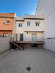 Casa a Úbeda. Se vende casa en la zona del mercadona