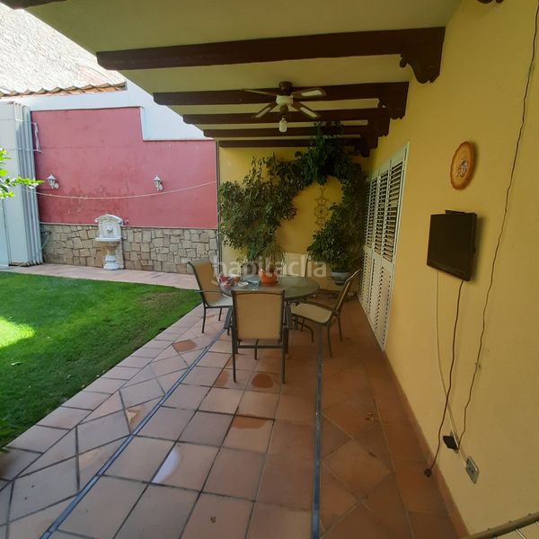 Foto 021577ba-a263-4143-a2bb-680e66c89610. Casa adossada amb xemeneia aparcament piscina a Úbeda