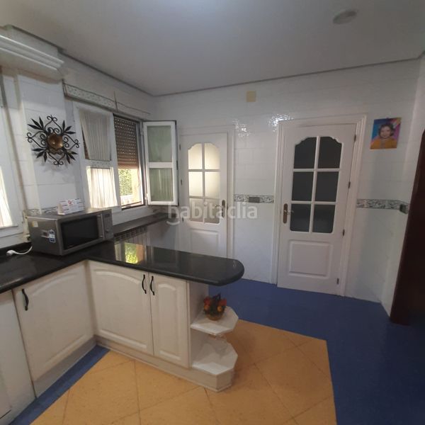 Foto 1560b3ec-c790-45f4-a376-ace1ba7a4d74. Casa adossada amb xemeneia aparcament piscina a Úbeda