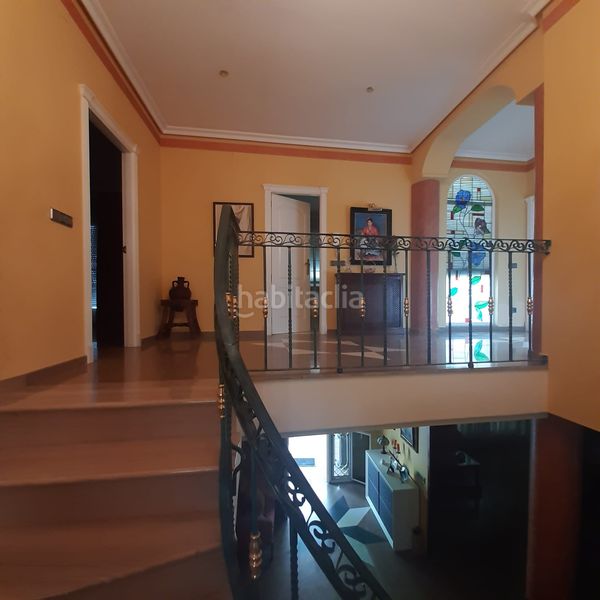 Foto 1973aa9f-6225-4d20-a714-034a8a3364b3. Casa adossada amb xemeneia aparcament piscina a Úbeda