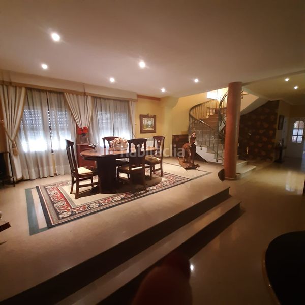 Foto 2f65e959-6bc7-4450-8e8b-8777602f3d4f. Casa adossada amb xemeneia aparcament piscina a Úbeda