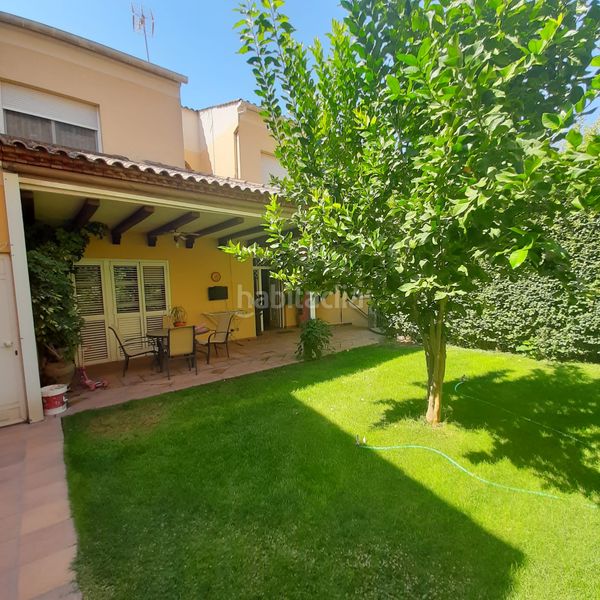 Foto 38ee3086-01cf-4fe8-9bbc-f49871351811. Casa adossada amb xemeneia aparcament piscina a Úbeda