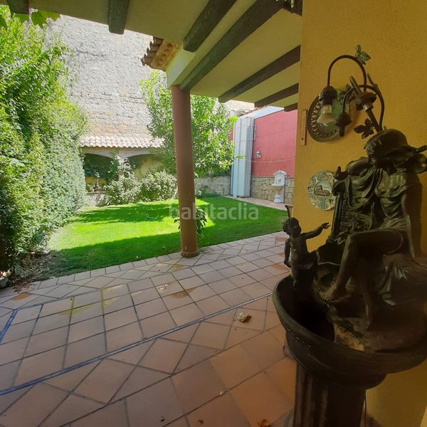 Foto 4b6ed155-16ce-4330-b7cb-94fe56bb6a80. Casa adossada amb xemeneia aparcament piscina a Úbeda