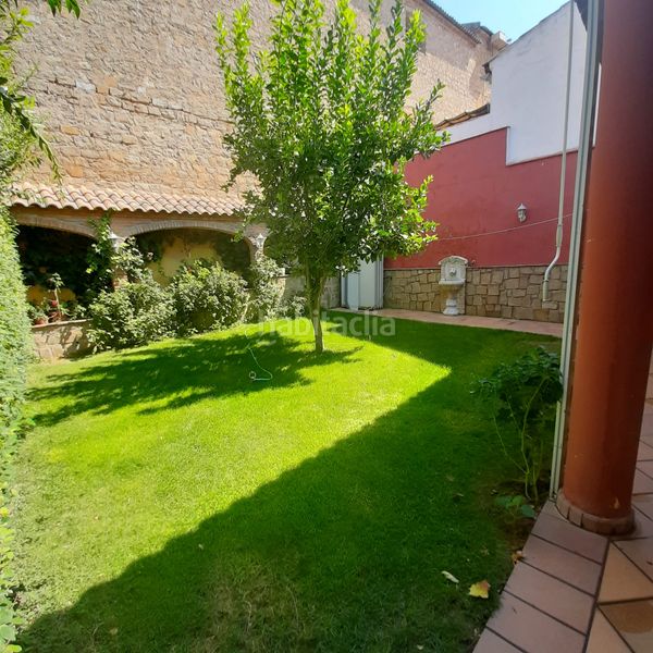 Foto 53e0838f-c7f8-4d8a-88d7-72fb10996c48. Casa adossada amb xemeneia aparcament piscina a Úbeda