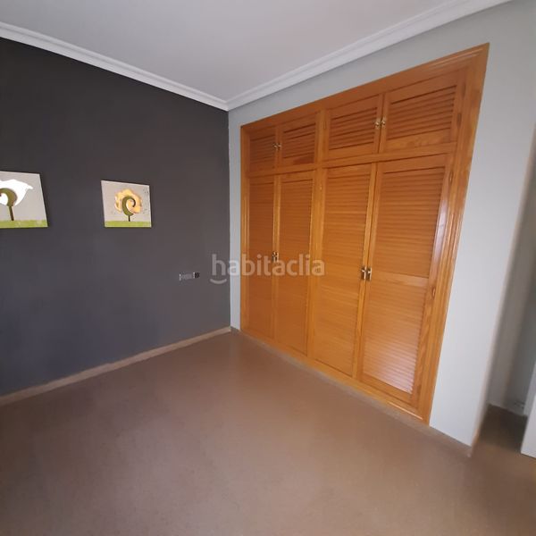 Foto 6304edea-9d26-485e-9a45-3e4b560223cf. Casa adossada amb xemeneia aparcament piscina a Úbeda