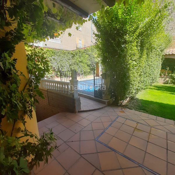 Foto 74ec5760-e4b5-4918-9fe3-44a4d839530c. Casa adossada amb xemeneia aparcament piscina a Úbeda