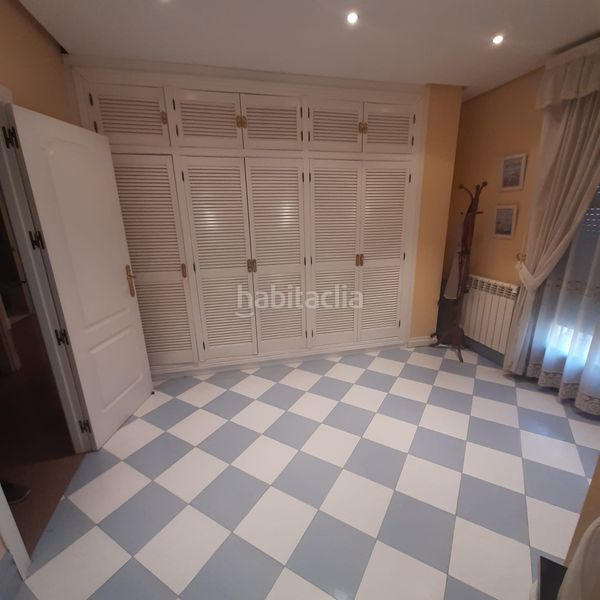 Foto 7cc6664f-dc54-4cfd-82d7-8954500b2f1b. Casa adossada amb xemeneia aparcament piscina a Úbeda