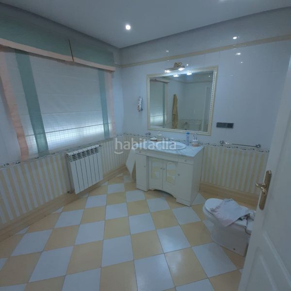 Foto 83a45f27-b7e4-4518-ba24-225a8fb2dd51. Casa adossada amb xemeneia aparcament piscina a Úbeda