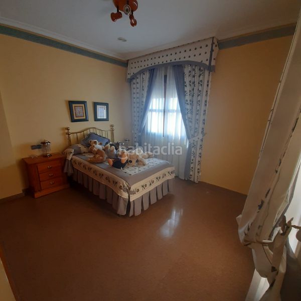 Foto 8c5f2ac2-e773-4814-af64-5a7da428b450. Casa adossada amb xemeneia aparcament piscina a Úbeda