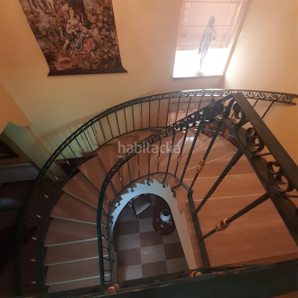 Foto a0dea84d-7d6e-4c7d-9af3-a7ce8a8d69a5. Casa adossada amb xemeneia aparcament piscina a Úbeda