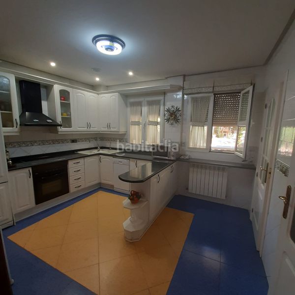 Foto a25f1617-171d-492a-b2dc-ce5ec5f156ca. Casa adossada amb xemeneia aparcament piscina a Úbeda