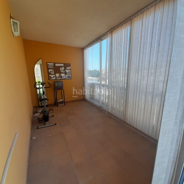 Foto b33c7529-52f5-4b3c-a20e-e025f16e809c. Casa adossada amb xemeneia aparcament piscina a Úbeda