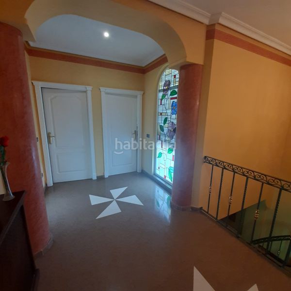 Foto b70ceb39-6f61-4749-943c-87cda03ffcf2. Casa adossada amb xemeneia aparcament piscina a Úbeda