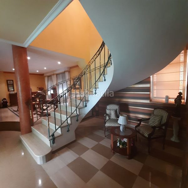 Foto ed56749a-e1f8-436b-99b7-2989f07171bf. Casa adossada amb xemeneia aparcament piscina a Úbeda