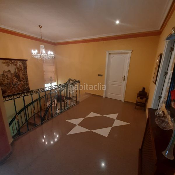 Foto f4f7e37b-f253-40fa-b254-244e95ff210f. Casa adossada amb xemeneia aparcament piscina a Úbeda