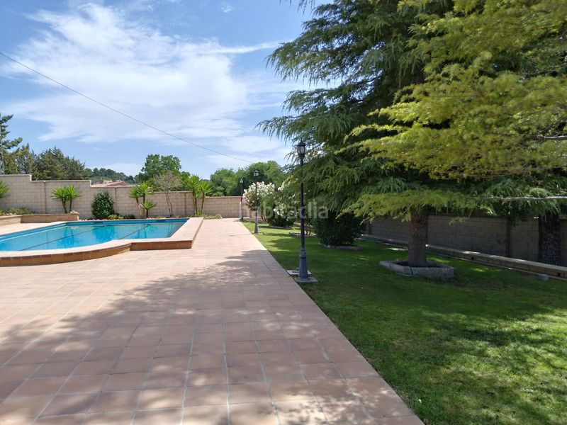 Foto 57a46ce7-1c88-4808-a536-29fb696d1b7f. Xalet amb xemeneia piscina a Úbeda