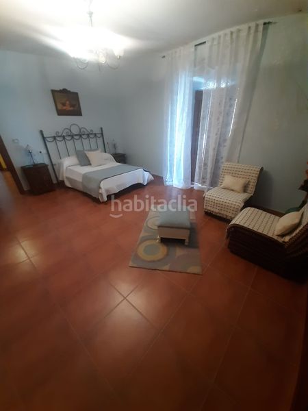 Foto d9c87951-de77-4d57-9b08-852e3de30b15. Casa amb xemeneia aparcament a Úbeda