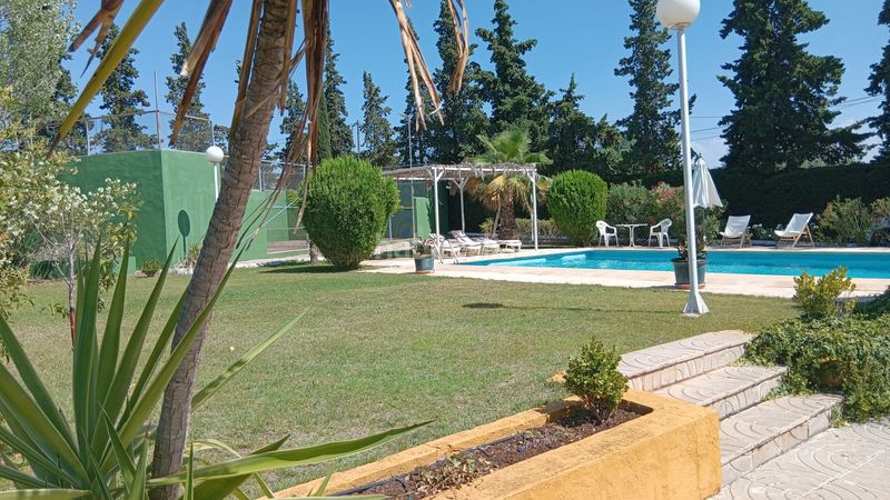 Foto 107baabd-a403-437c-a930-d2256345f352. Xalet amb xemeneia aparcament piscina a Úbeda