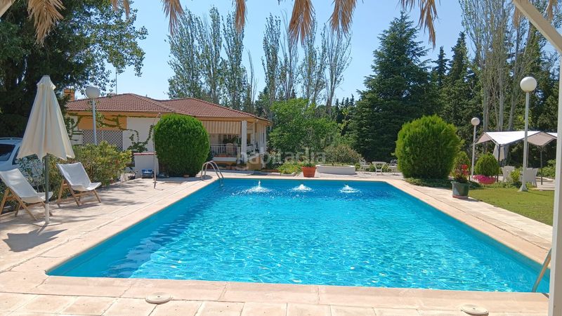 Foto 4bd687bc-af3e-44cf-a561-e6fdd6602b36. Xalet amb xemeneia aparcament piscina a Úbeda