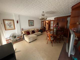 Location Appartement à Calle salvador dalí 3. Se alquila piso en el centro.