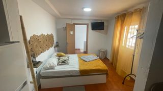 Miete Studiowohnung  Calle gabriel miró. Se alquila pequeño estudio.