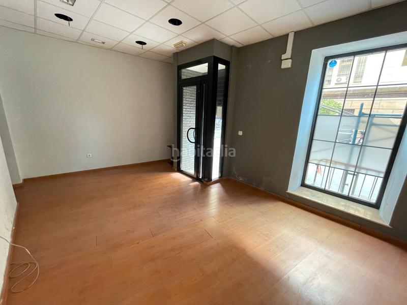 Foto abef548a-3847-4717-9558-d6ebbc984e1c. Alquiler local comercial en calle javier sanz 26 oficina en alquiler en el Centro de almeria en Almería