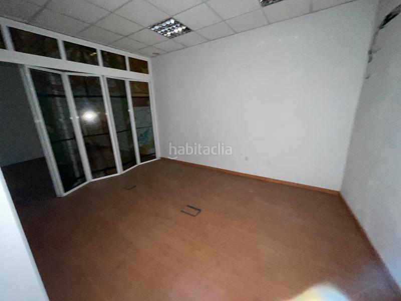 Foto 2ab66865-d138-4338-b42b-fb9279f49cde. Location local commercial dans calle javier sanz 26 dans Almería