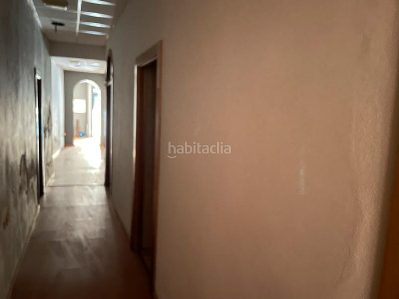 Foto a2766d29-f15d-4951-bfa5-43ec0f00e134. Location local commercial dans calle javier sanz 26 dans Almería