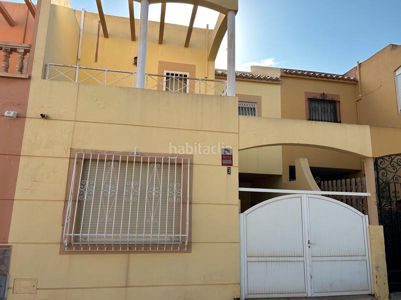 Foto a3ee5644-052b-4b59-8cd5-b3e45588f24e. Casa adosada en calle olallo morales 3 en El Alquián Almería