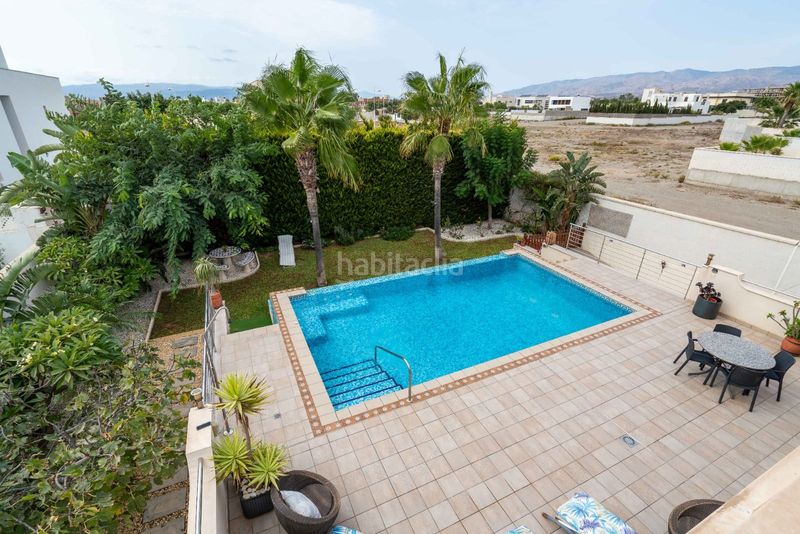 Foto 8534f16e-a515-4424-a12d-71a9a88b4617. Chalet en calle de los juegos de alejandría 32 chalet independiente en El Toyo en Almería