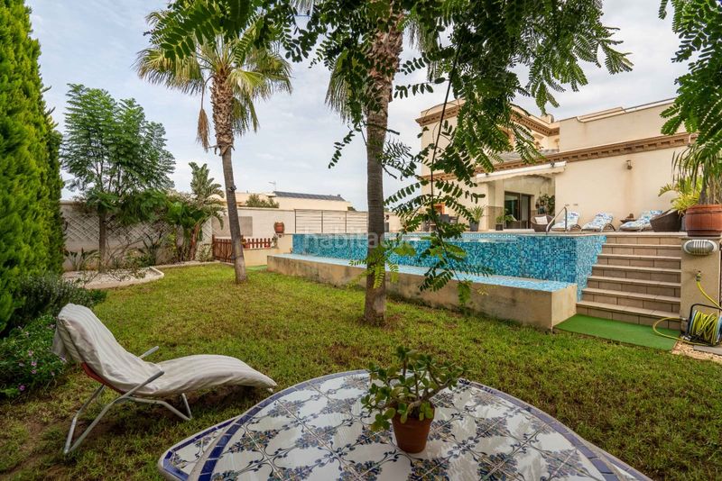 Foto 9f3a5808-68e8-46ab-b9e0-d526f6d6b728. Chalet en calle de los juegos de alejandría 32 chalet independiente en El Toyo en Almería