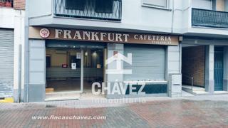 Local commercial à Carrer de gaietà ventalló 72. Actividad bar tapas y bocadillos calientes- licencia activa.