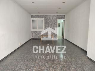 Lloguer Local Comercial a Pont Vell. Alquiler local ideal para autónomo-aparcamiento-almacén-con vado