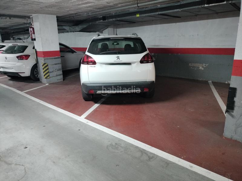 Foto 1516d87c-92ce-4f73-9a57-91d862279639. Parking coche plaza doble en frente de mercadona en Ripollet