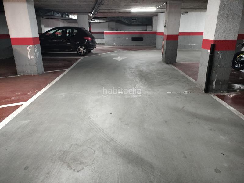 Foto 229f8d3f-c4cb-4bb2-883e-0cc95c4f004b. Parking coche plaza doble en frente de mercadona en Ripollet