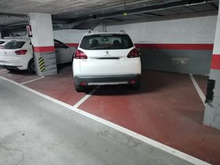 Aparcament cotxe  Carrer de balmes. Plaza doble en frente de mercadona ripollet