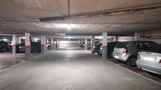 Aparcament cotxe  Carrer de balmes. Plaza de aparcamiento en frente de mercadona