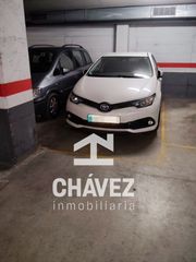 Aparcament cotxe a Ajuntament-Maragall. Plaza de aparcamiento en frente mercadona ripollet